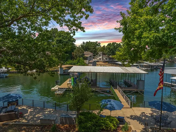 6213 Running Deer Rd, Osage Beach, MO 65065