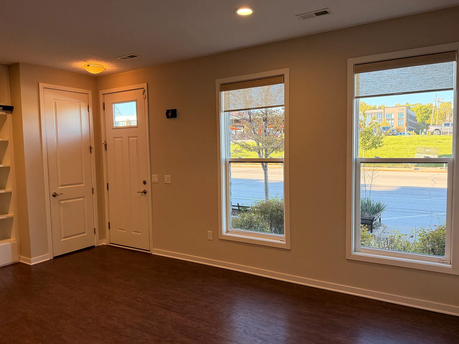 3 bed, 2.5 bath, 1687 sqft, $2,490 — Photo 3