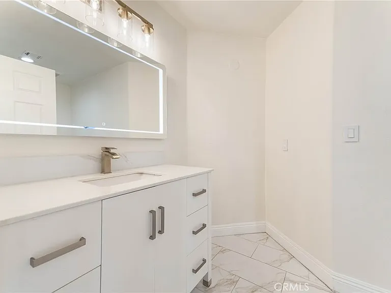 18808 Lull St — Photo 39