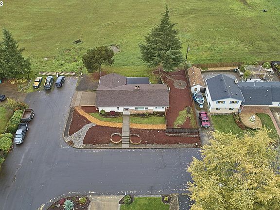 2nd image of 8516 NE 35th Ave