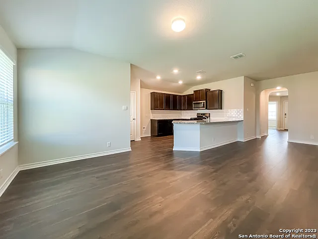 3 bed, 2.0 bath, 1700 sqft, $1,695 — Photo 3
