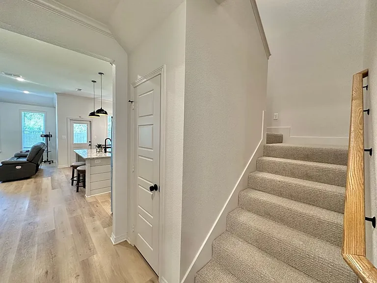 3076 Royal Garden Rd — Photo 9