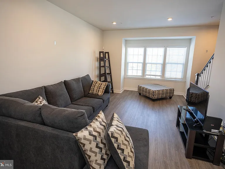 9926 New Pointe Dr — Photo 6