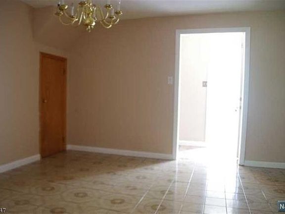 5th image of 12 Glenview Dr