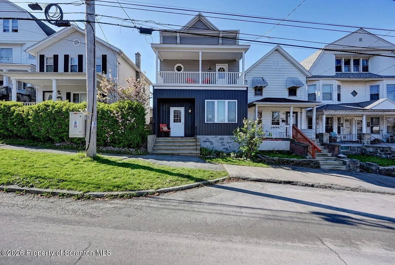 636 Orchard St photo 1