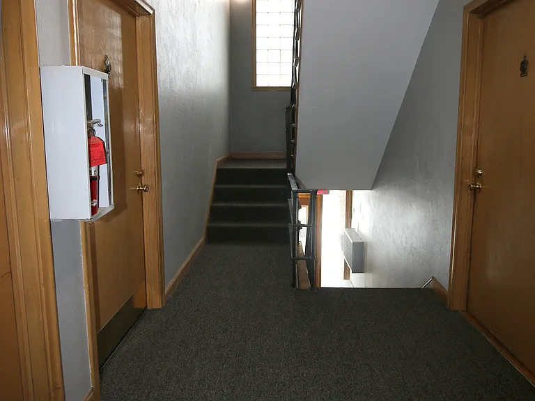 1600 Ford Pkwy — Photo 18