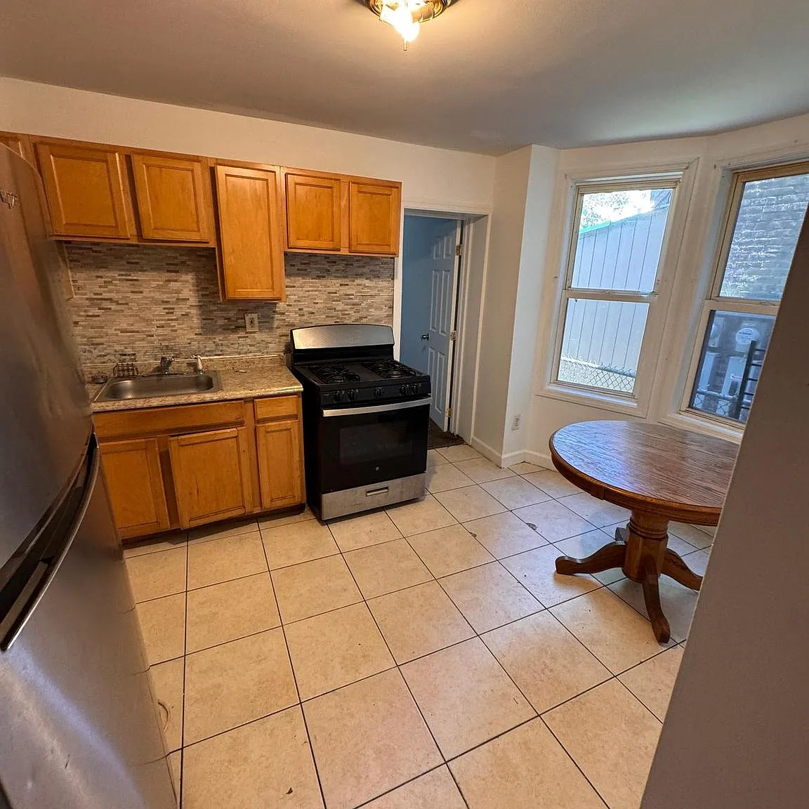 3 bed, 1.0 bath, $1,800 — Photo 3
