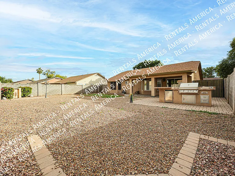 2292 E Remington Pl — Photo 33