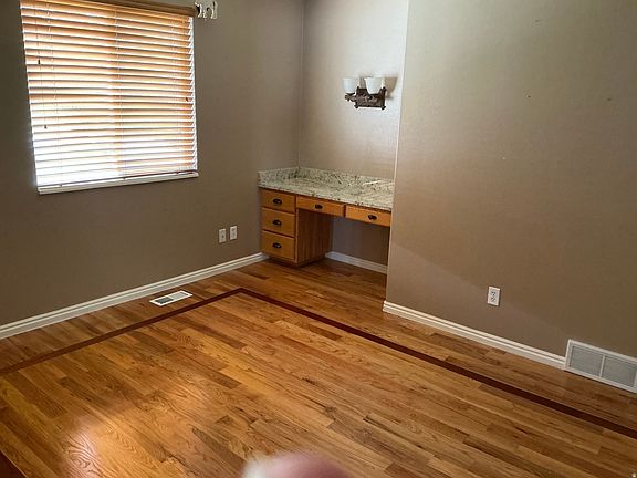 5th image of 579 E Fremont Way