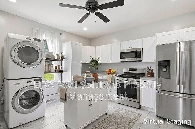 1st image of 121 Chicago Ave