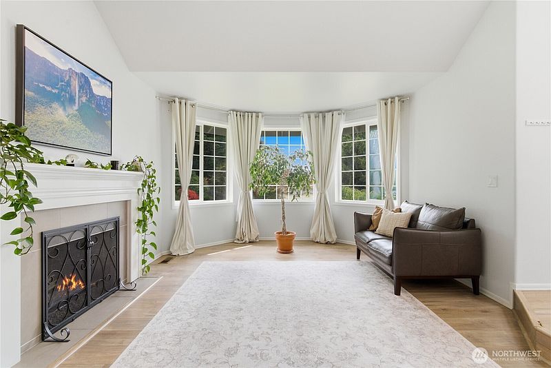 5th image of 209 Casey Court