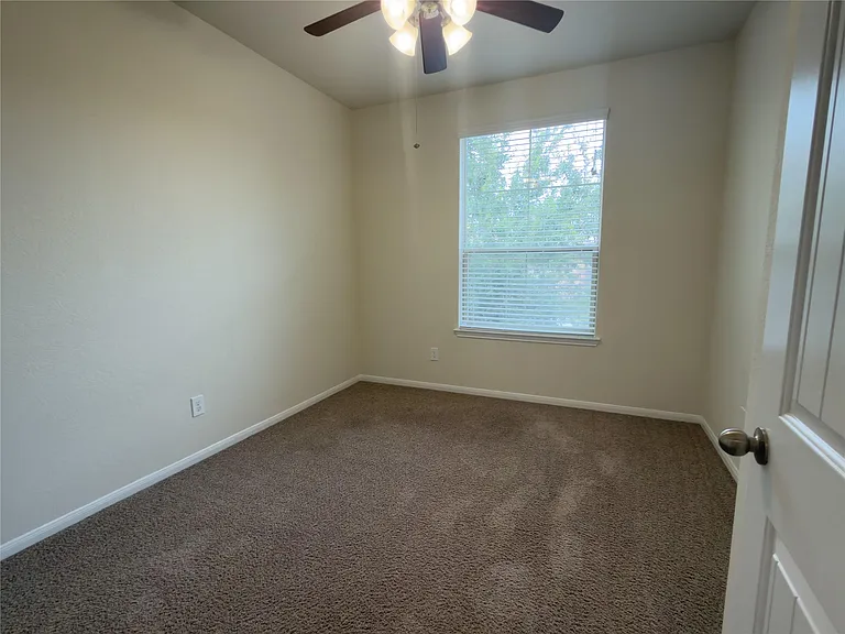 17035 Amarose Dr — Photo 27