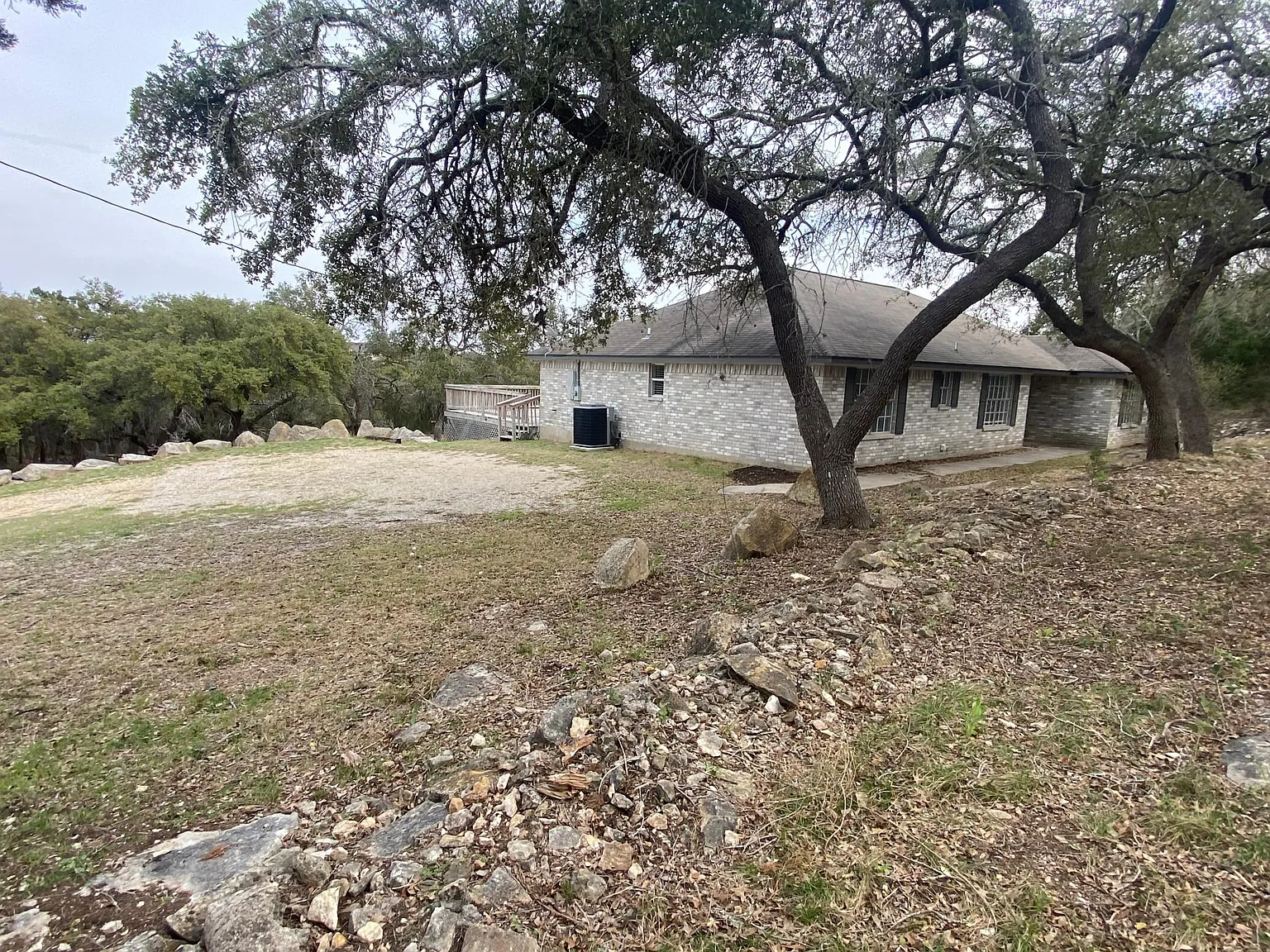 3 bed, 2044 sqft, $2,300 — Photo 2