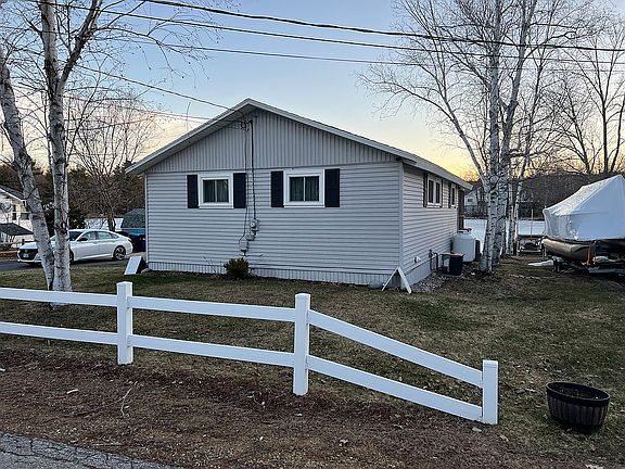 4th image of 50 Nancy Dr