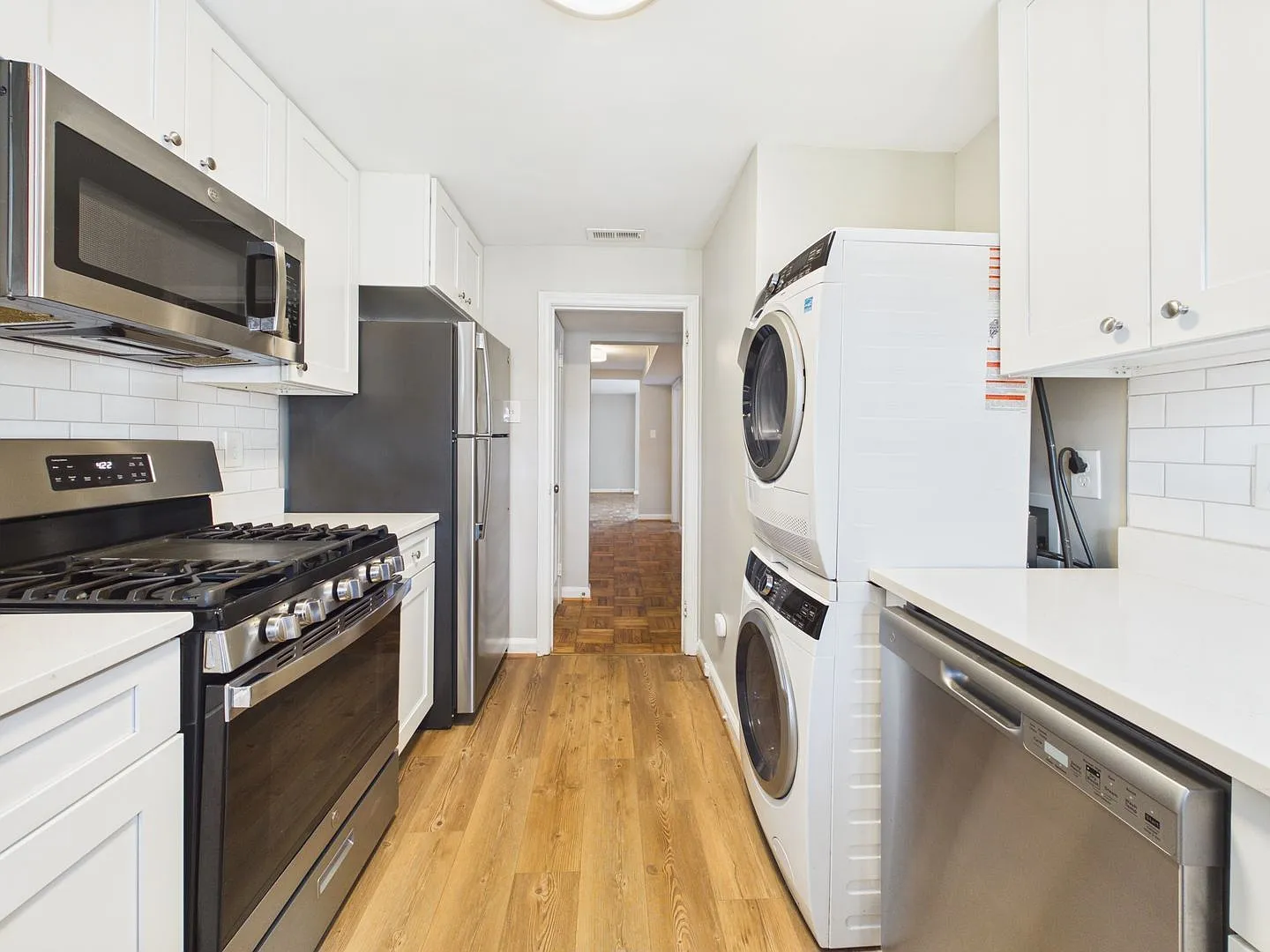 2 bed, 1.0 bath, 830 sqft, $1,799 — Photo 2