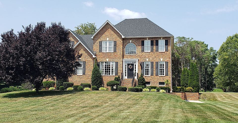 811 Lake Vista Dr Forest VA