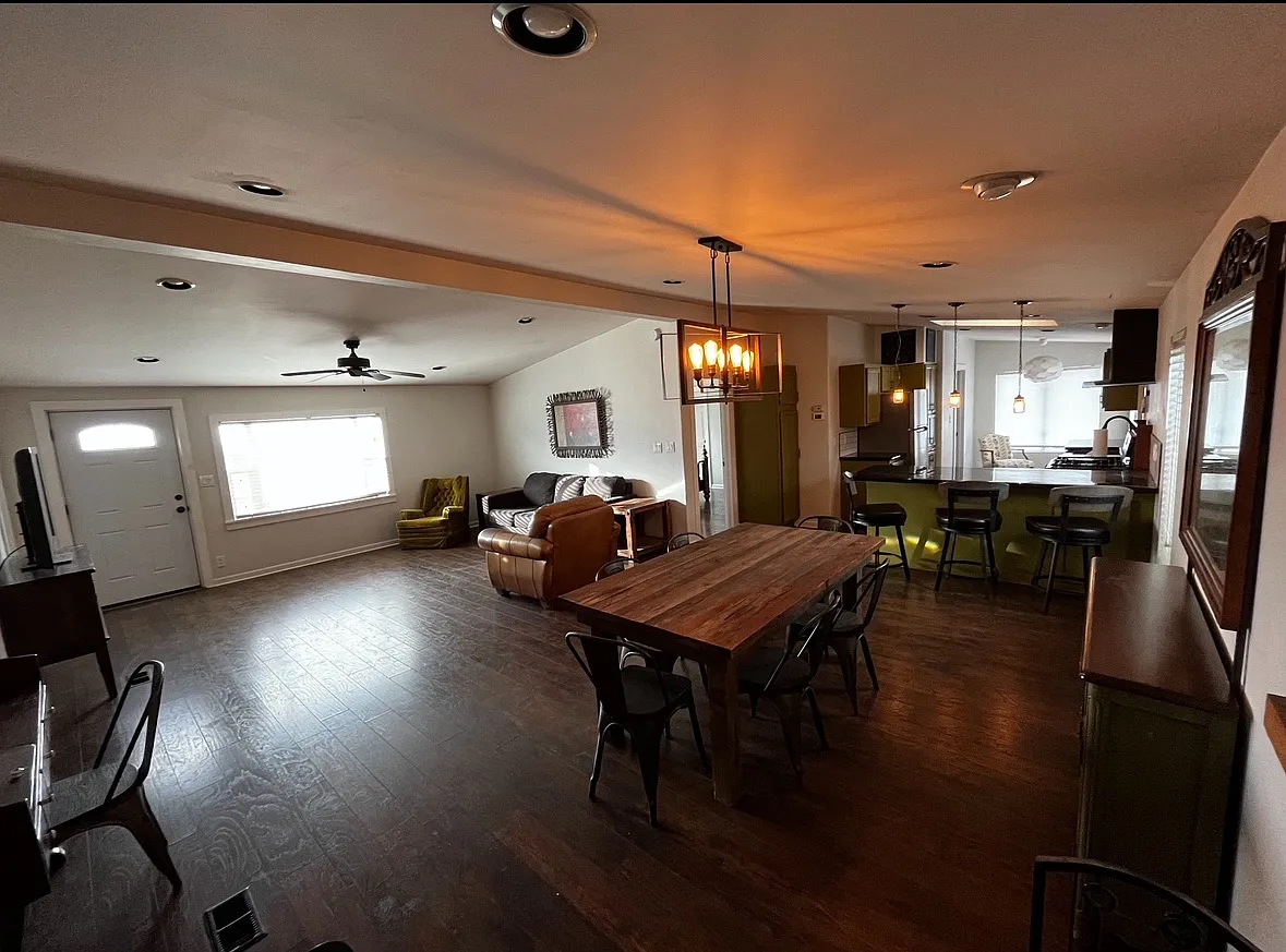 920 Hathaway St — Photo 4