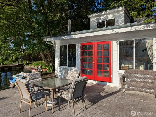 1111 Lake Sawyer Island, Black Diamond, WA 98010