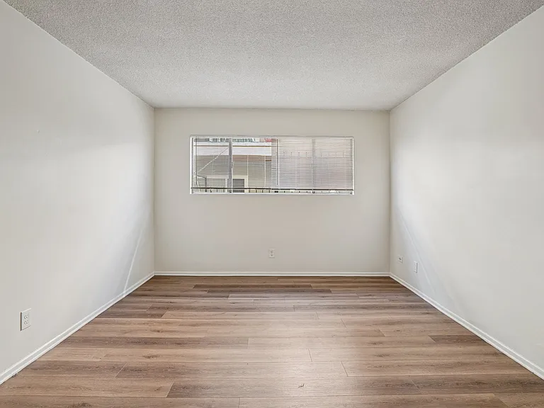 3748 Midvale — Photo 13