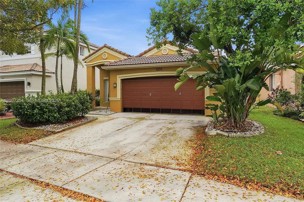 Building Photo - 1004 Golden Cane Dr