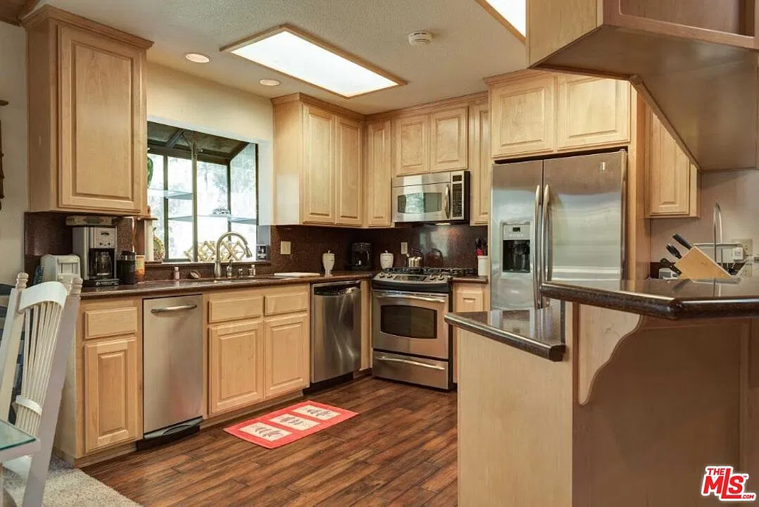 3 bed, 2.0 bath, 1712 sqft, $3,000 — Photo 3