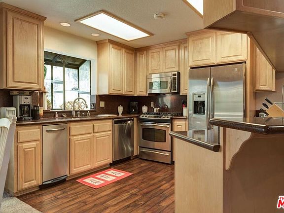 3rd image of 781 Edgemoor Rd