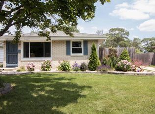 N87W15088 Rozanne Dr, Menomonee Falls, WI