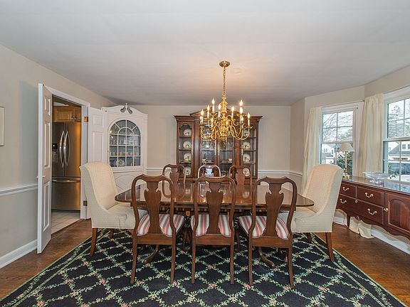 4th image of 21 Claremont Dr