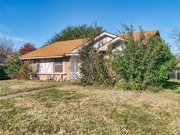 3rd image of 1303 Ross Ln