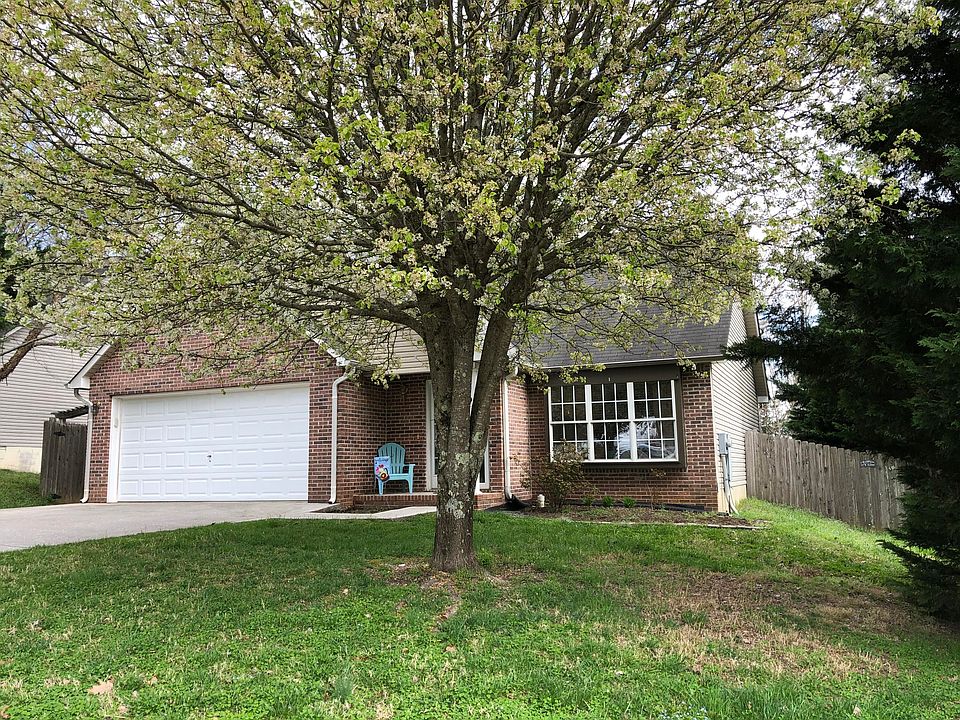 1st image of 240 Dogwood Glen Ln