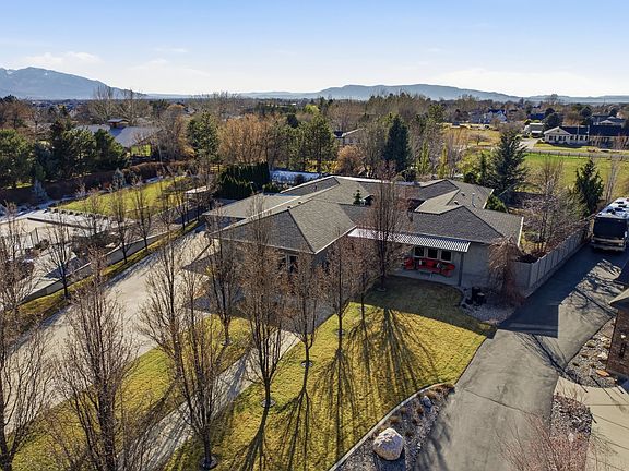 3rd image of 145 W Carnesecca Ct