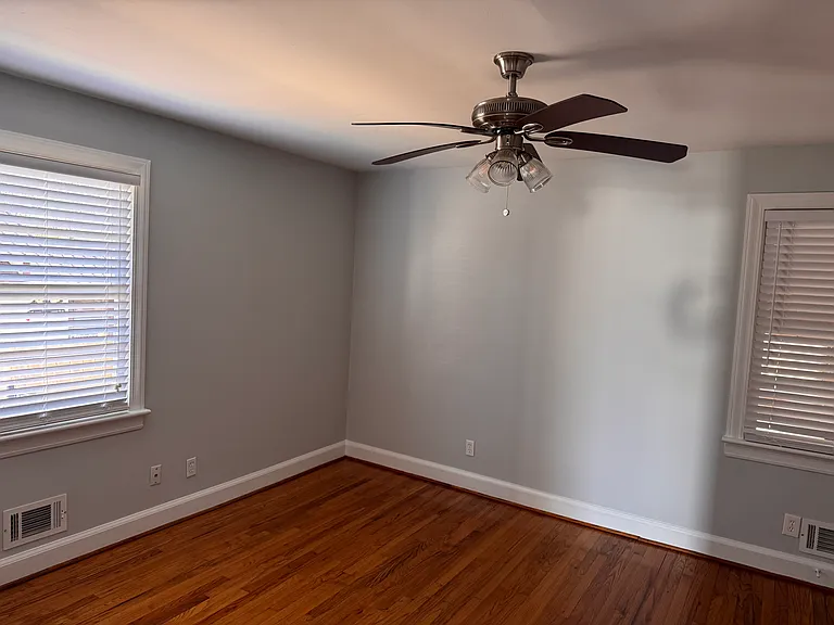 202 E Sycamore St #1/2 — Photo 6