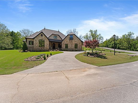 5th image of 610 Winding Spring Dr