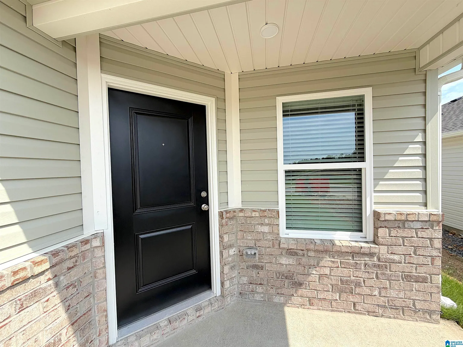 3 bed, 2.0 bath, 1012 sqft, $1,495 — Photo 2