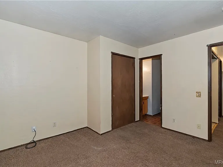 949 Pine Ln — Photo 18