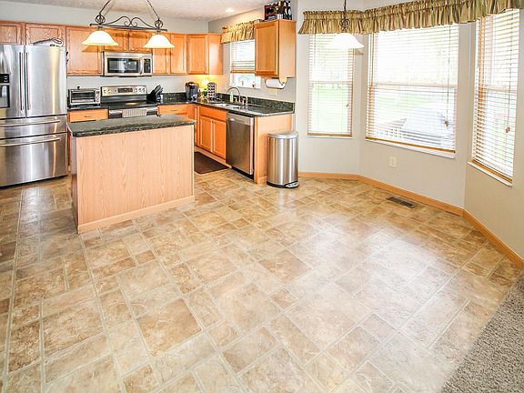 2nd image of 1621 Meadowlark Ln