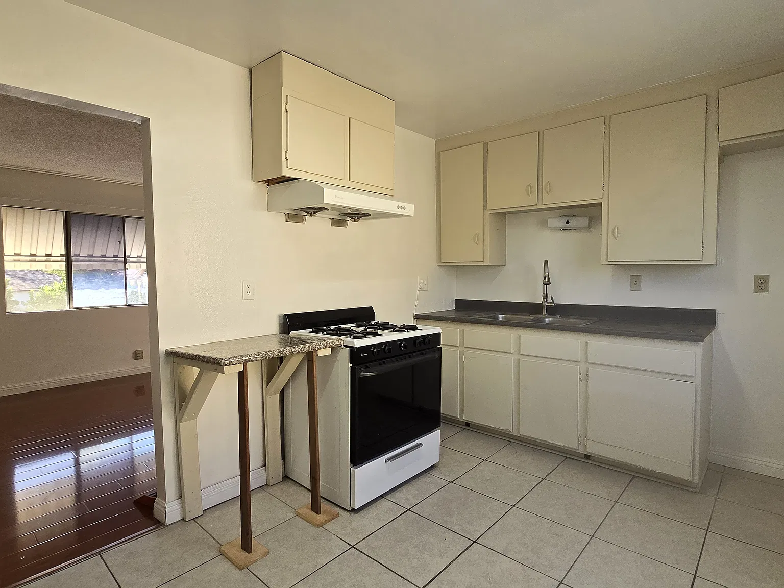 2 bed, 800 sqft, $2,100 — Photo 4