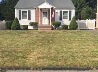 83 Braunsdorf Rd, Pearl River, NY 10965