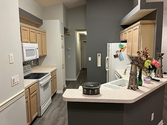 3rd image of 6122 Alpenrose Ave