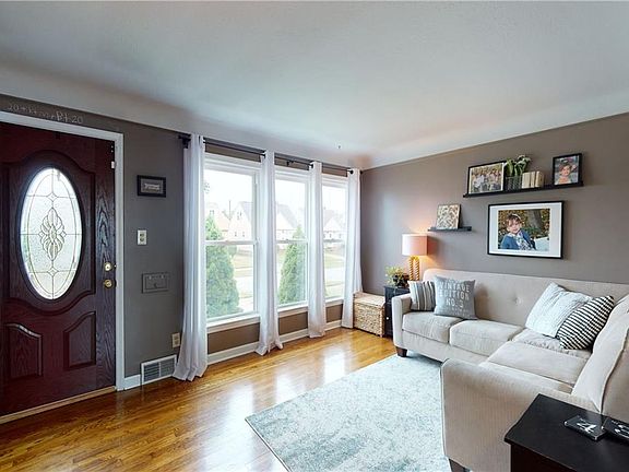 2nd image of 2911 Stanfield Dr