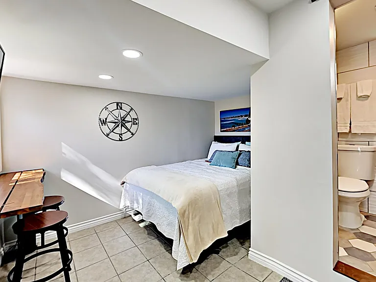 942 23rd St #B — Photo 4
