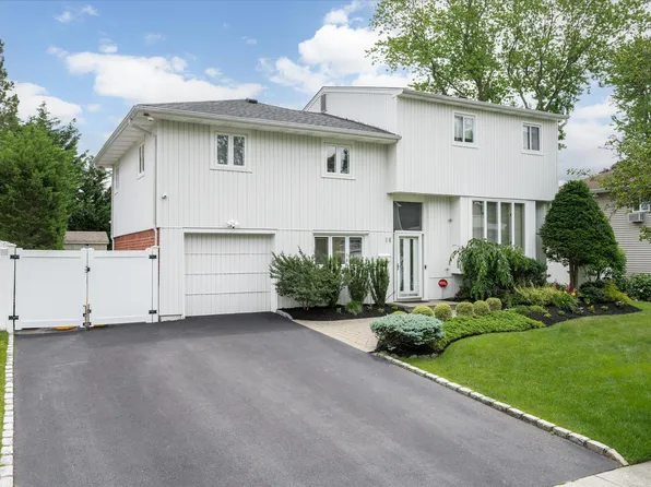 16 Jane Drive, Old Bethpage, NY 11804