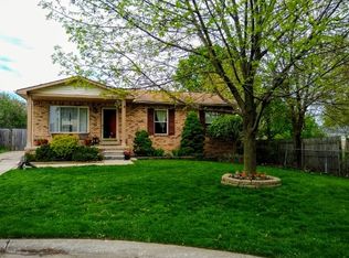 28050 Pierce Ct, Roseville, MI 48066