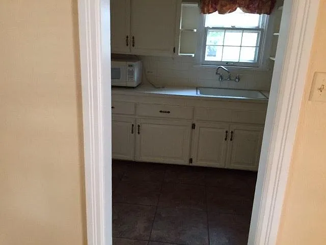 2400 S Williams St — Photo 10