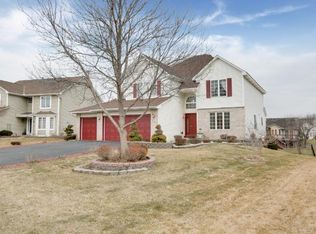 657 Falcon Ridge Rd, Woodbury, MN 55125