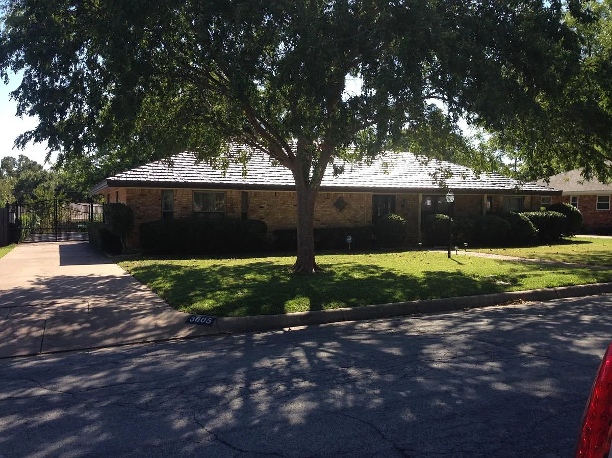 Building Photo - 3605 Minot Ave