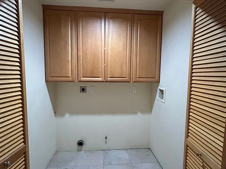 1513 Crystal Air Dr — Photo 14