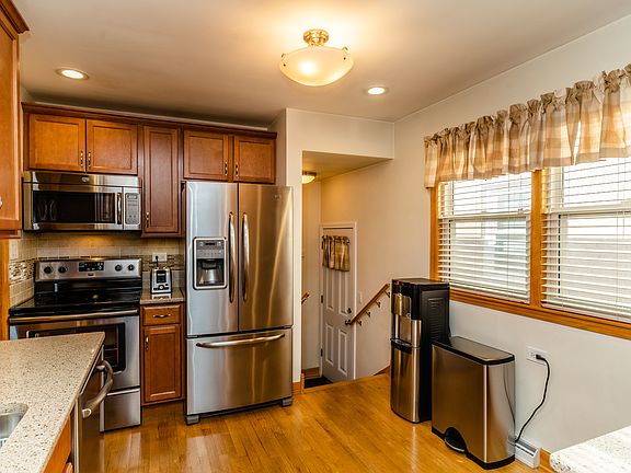 5th image of 7426 N Oconto Ave