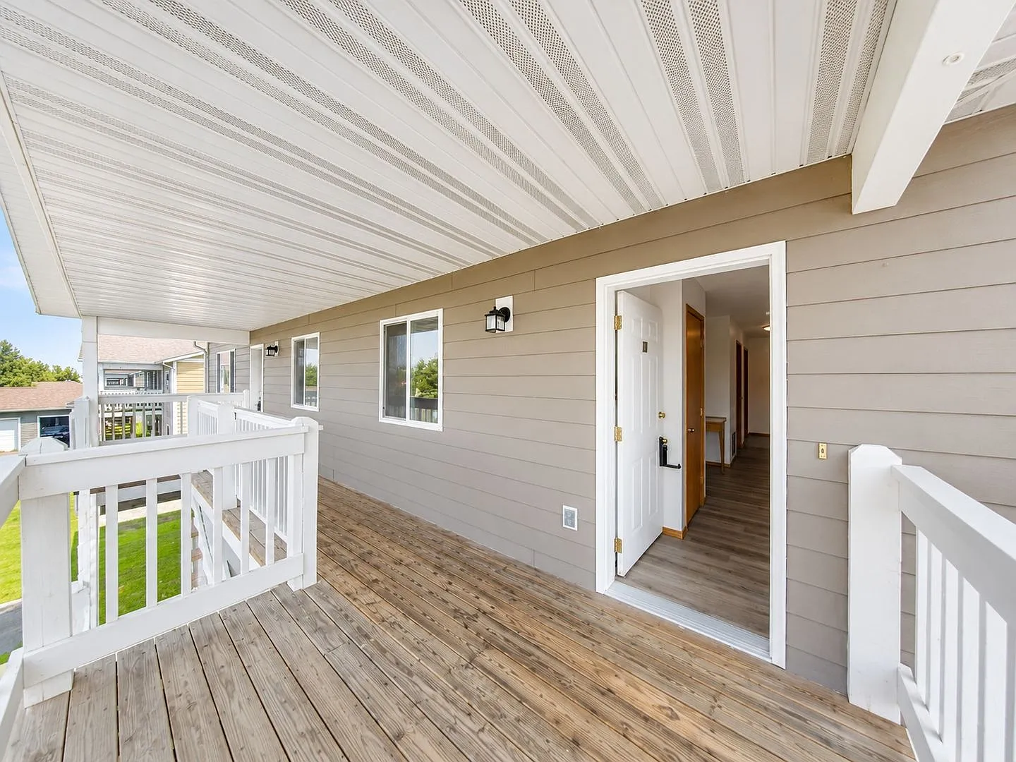 8 Michael Grove Ave — Photo 3