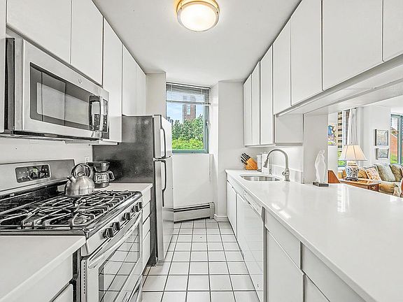 5th image of 311 Greenwich St #6CD